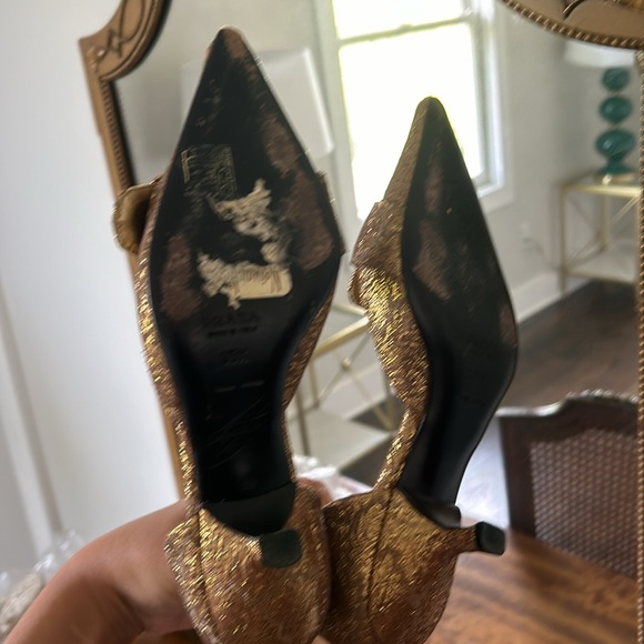 Gold jaquard kitten heels with buckle on toes - Picture 4 of 7